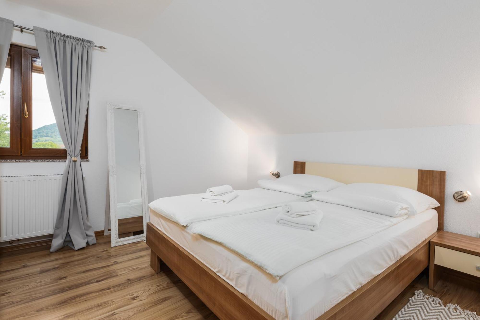 Apartment Sara Rakovica Εξωτερικό φωτογραφία
